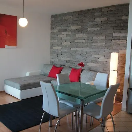 Апартаменты Csenge Apartman Шиофок