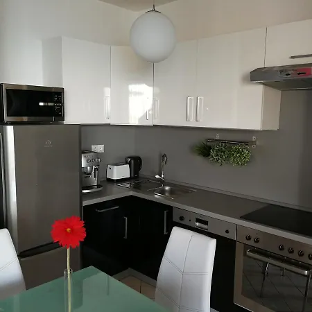 Csenge Apartman * Шиофок